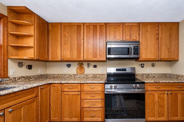 31 Pikes Hill Rd, Sterling, MA 01564
