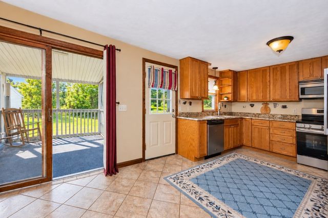 31 Pikes Hill Rd, Sterling, MA 01564