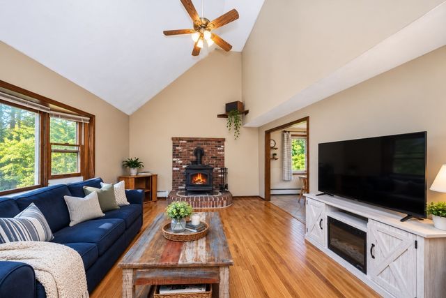 31 Pikes Hill Rd, Sterling, MA 01564