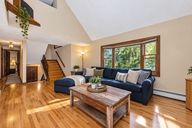 31 Pikes Hill Rd, Sterling, MA 01564