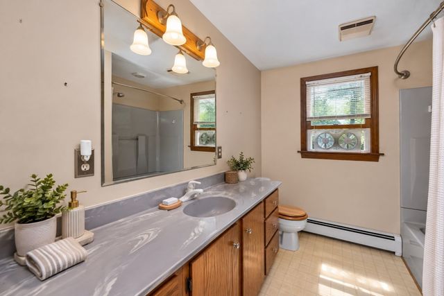 31 Pikes Hill Rd, Sterling, MA 01564