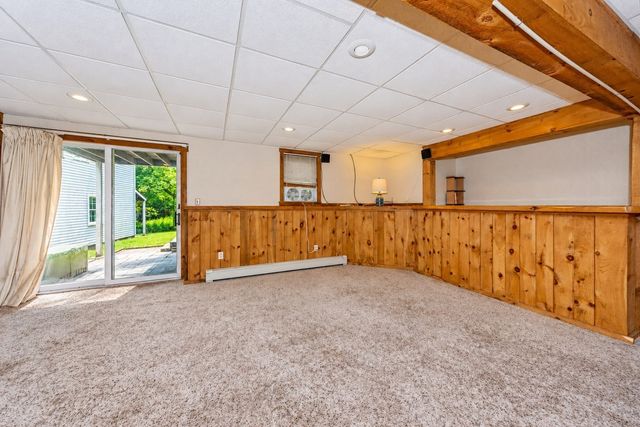 31 Pikes Hill Rd, Sterling, MA 01564