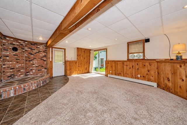 31 Pikes Hill Rd, Sterling, MA 01564