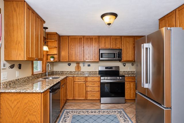 31 Pikes Hill Rd, Sterling, MA 01564