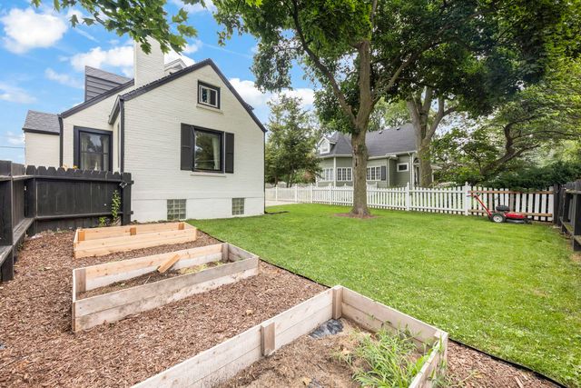 207 N Main Street, Lombard, IL 60148