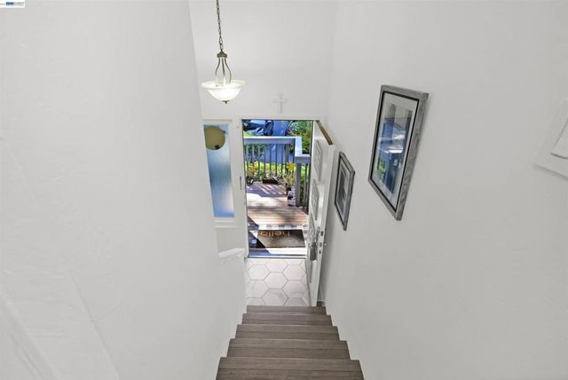 2294 D St, Hayward, CA 94541