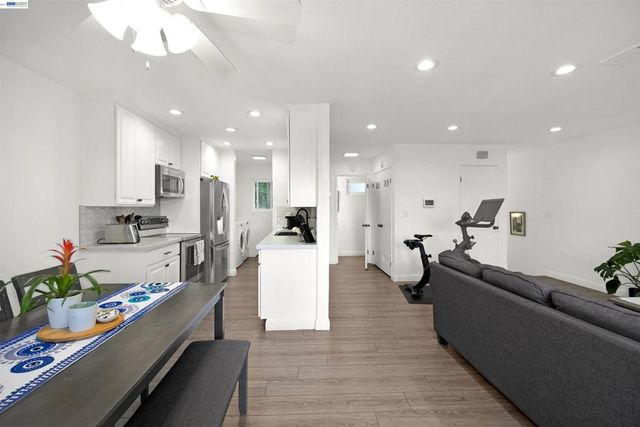 2294 D St, Hayward, CA 94541