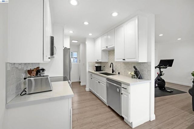 2294 D St, Hayward, CA 94541