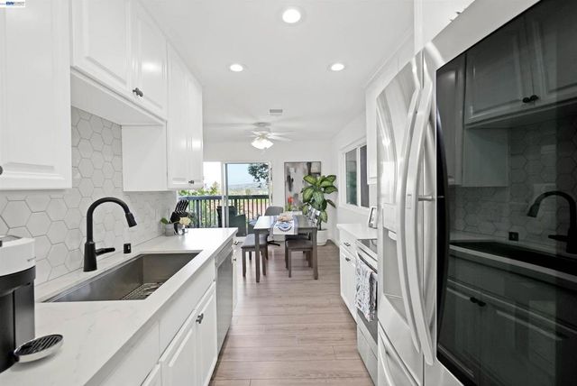 2294 D St, Hayward, CA 94541