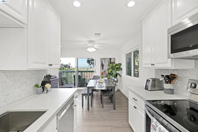 2294 D St, Hayward, CA 94541