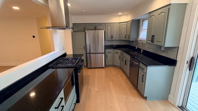 16067 SCHOOL Street, South Holland, IL 60473