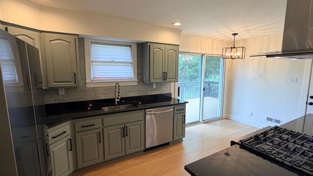 16067 SCHOOL Street, South Holland, IL 60473