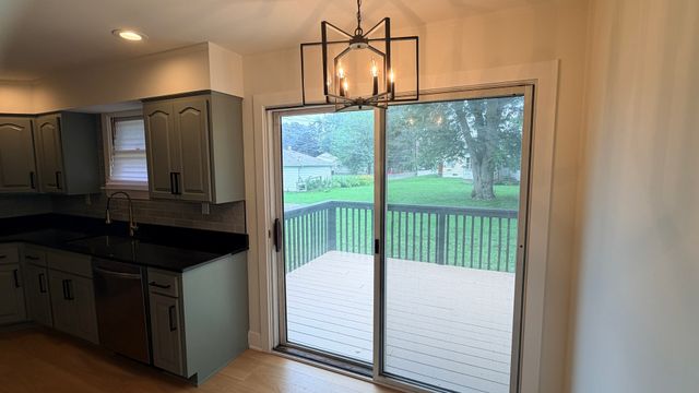 16067 SCHOOL Street, South Holland, IL 60473
