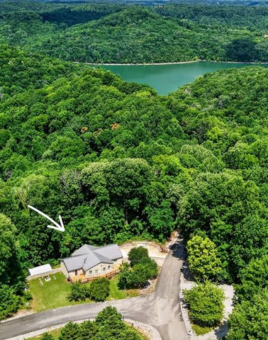 302 Swiper Dr, Smithville, TN 37166
