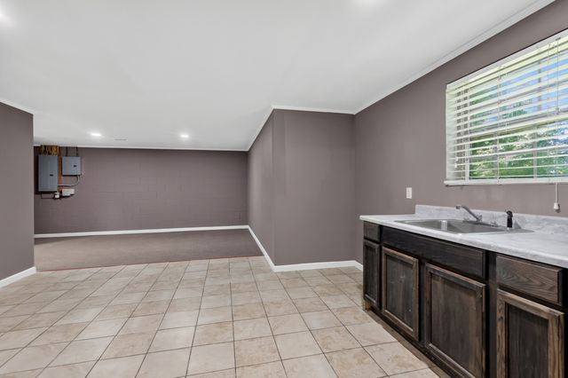 302 Swiper Dr, Smithville, TN 37166
