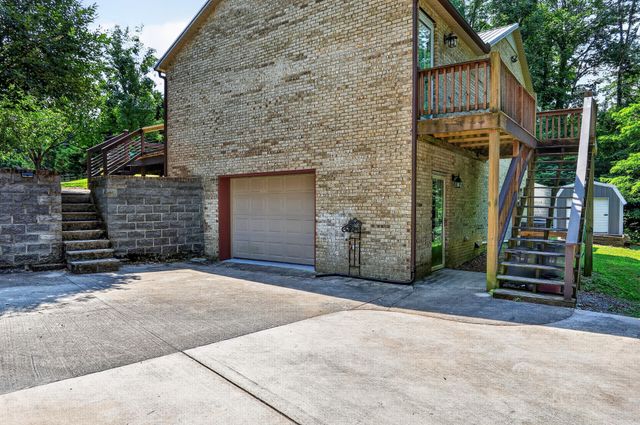 302 Swiper Dr, Smithville, TN 37166