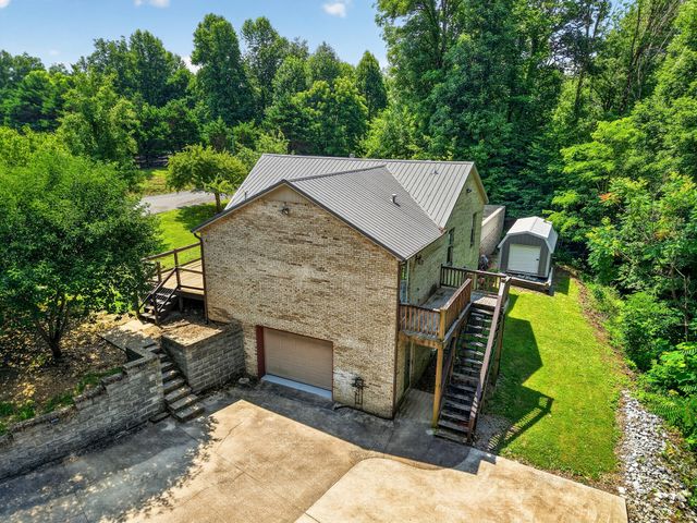 302 Swiper Dr, Smithville, TN 37166