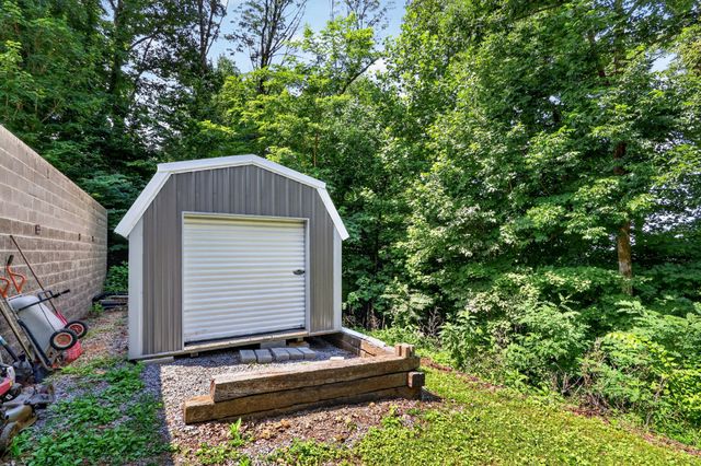 302 Swiper Dr, Smithville, TN 37166