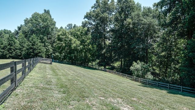 302 Swiper Dr, Smithville, TN 37166