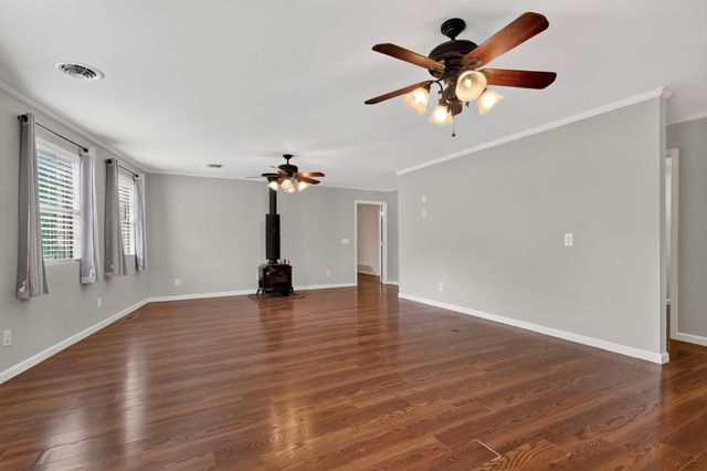 302 Swiper Dr, Smithville, TN 37166
