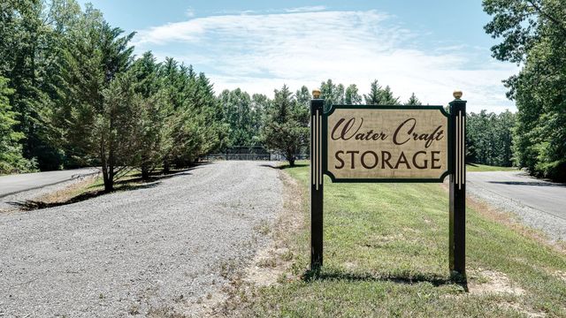 302 Swiper Dr, Smithville, TN 37166