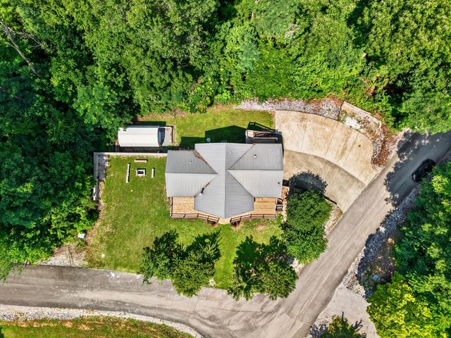 302 Swiper Dr, Smithville, TN 37166