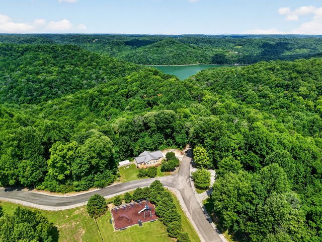 302 Swiper Dr, Smithville, TN 37166