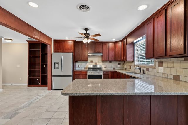 302 Swiper Dr, Smithville, TN 37166