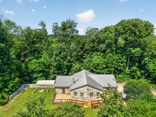 302 Swiper Dr, Smithville, TN 37166