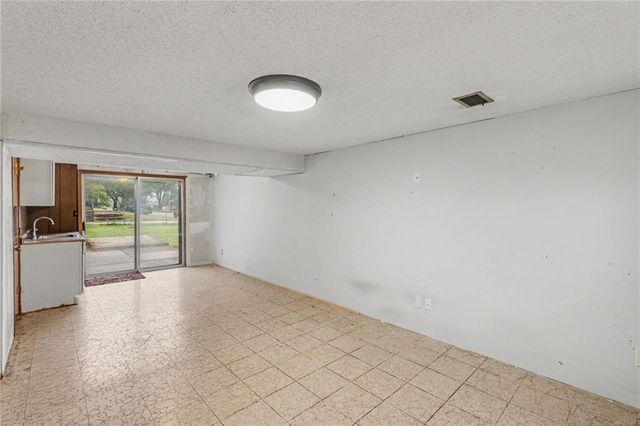 16408 E 40th Street, Independence, MO 64055