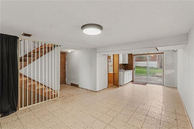 16408 E 40th Street, Independence, MO 64055