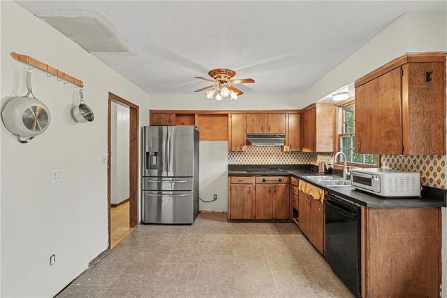 16408 E 40th Street, Independence, MO 64055