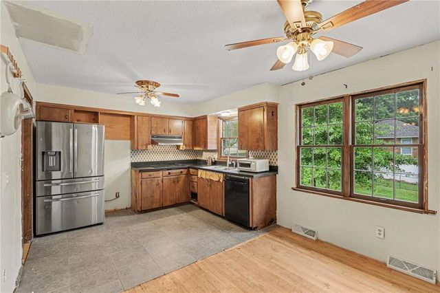 16408 E 40th Street, Independence, MO 64055