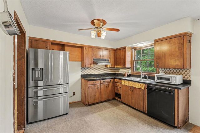 16408 E 40th Street, Independence, MO 64055