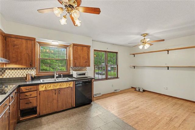 16408 E 40th Street, Independence, MO 64055