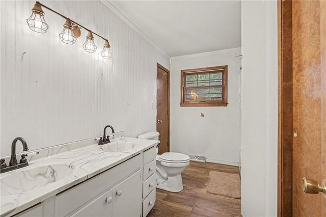 16408 E 40th Street, Independence, MO 64055