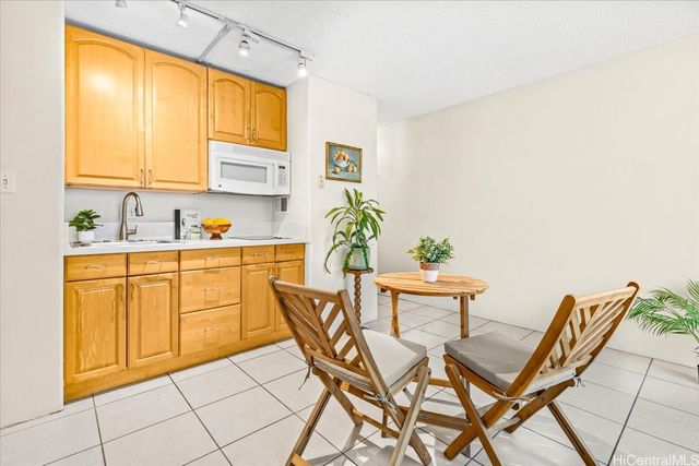 929 Ahana Street 303, Honolulu, HI 96814