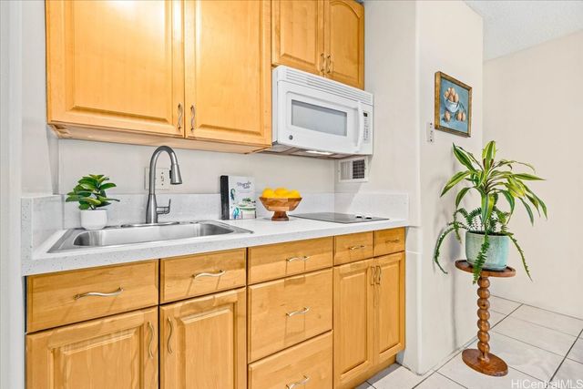 929 Ahana Street 303, Honolulu, HI 96814