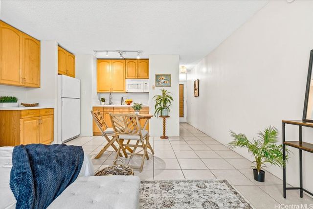 929 Ahana Street 303, Honolulu, HI 96814