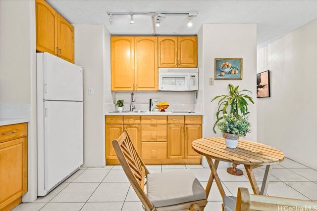 929 Ahana Street 303, Honolulu, HI 96814