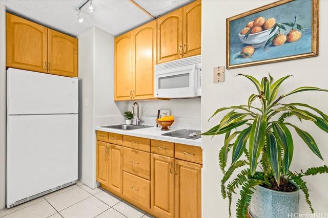 929 Ahana Street 303, Honolulu, HI 96814