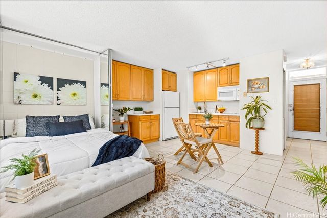929 Ahana Street 303, Honolulu, HI 96814
