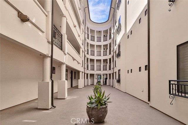 4724 Kester Avenue 404, Sherman Oaks, CA 91403