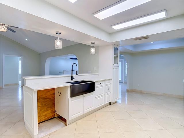 4608 APPLE RIDGE LANE, Tampa, FL 33624