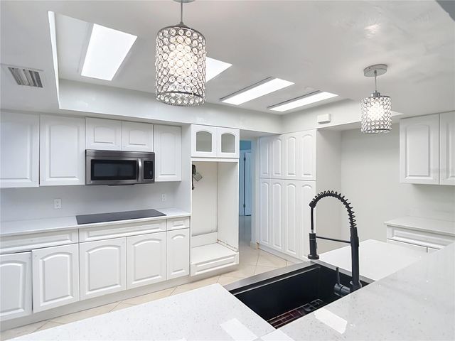 4608 APPLE RIDGE LANE, Tampa, FL 33624