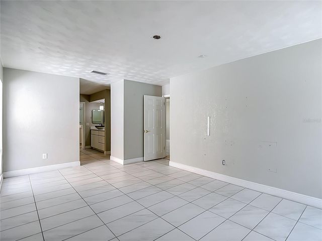 4608 APPLE RIDGE LANE, Tampa, FL 33624