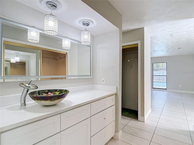 4608 APPLE RIDGE LANE, Tampa, FL 33624
