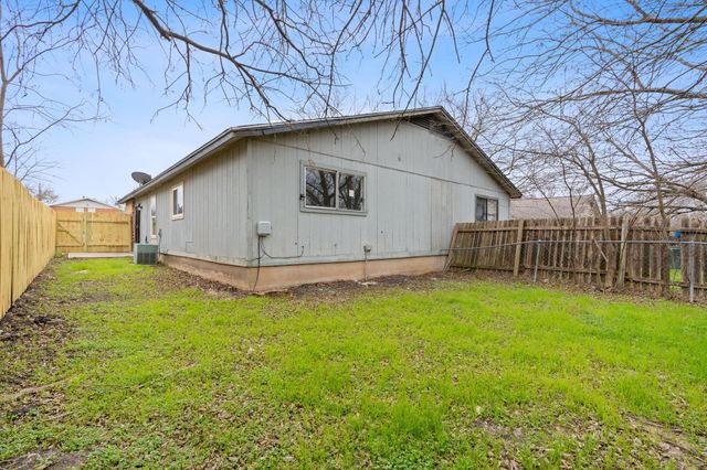 6808 Wentworth DR A, Austin, TX 78724