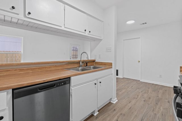 6808 Wentworth DR A, Austin, TX 78724