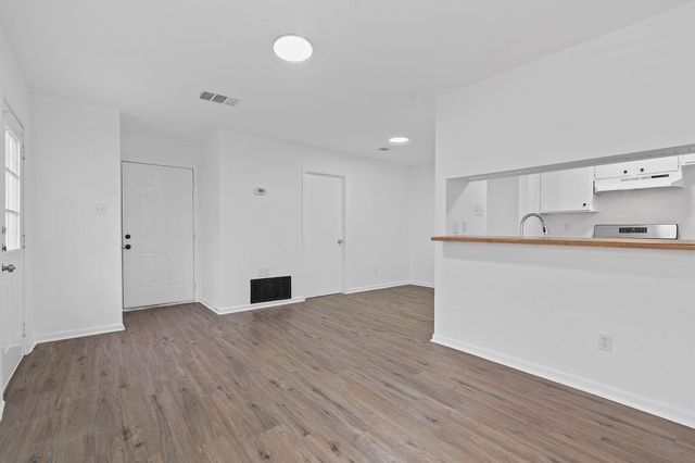 6808 Wentworth DR A, Austin, TX 78724